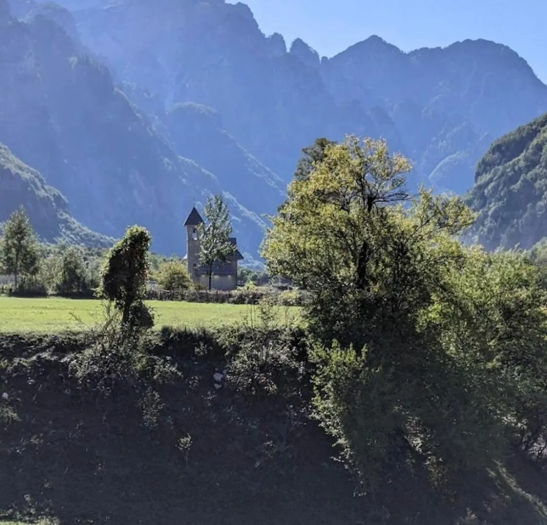 Bed and Breakfast Bujtina Pllumi Тети Отель типа 