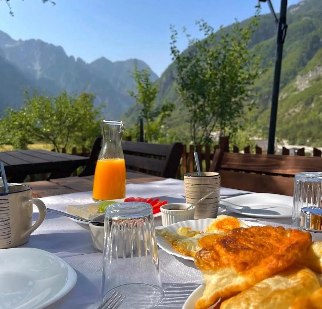 Bed and Breakfast Bujtina Pllumi Theth Frühstückspension