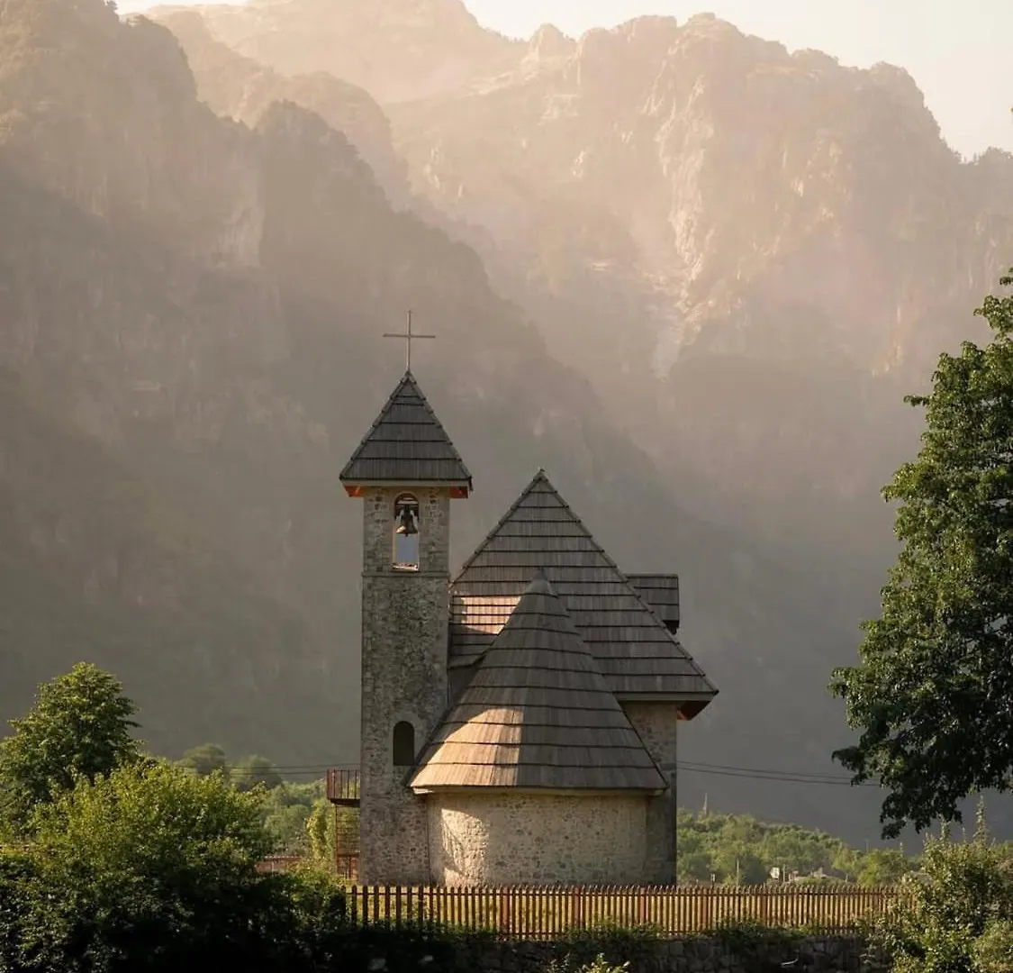 Bed and Breakfast Bujtina Pllumi Theth 0*,